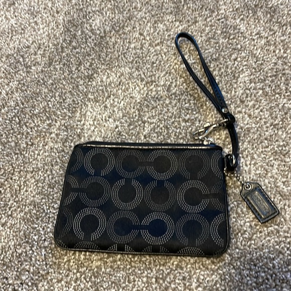 Coach Clutch - Picture 2 of 3